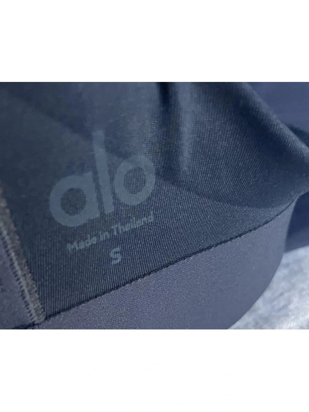 ALO Yoga Airlift Strength Bra Size Small & Airlift Leggings Dark Navy Size Large